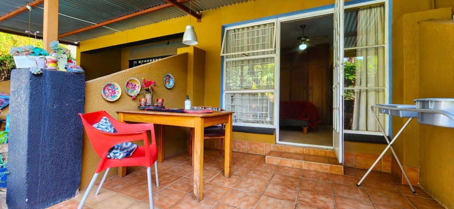 5 Bedroom Property for Sale in Kannoniers Park North West